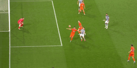 纳乔三过人甩开防守实现单刀破门(纳乔 位置) 纳乔三过人甩开防守实现单刀破门(纳乔 位置)