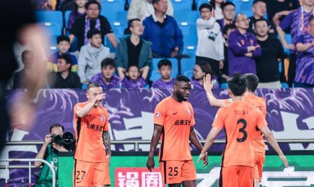 爱游戏官网-鹿岛鹿角主场优势明显，球迷期待逆转奇迹