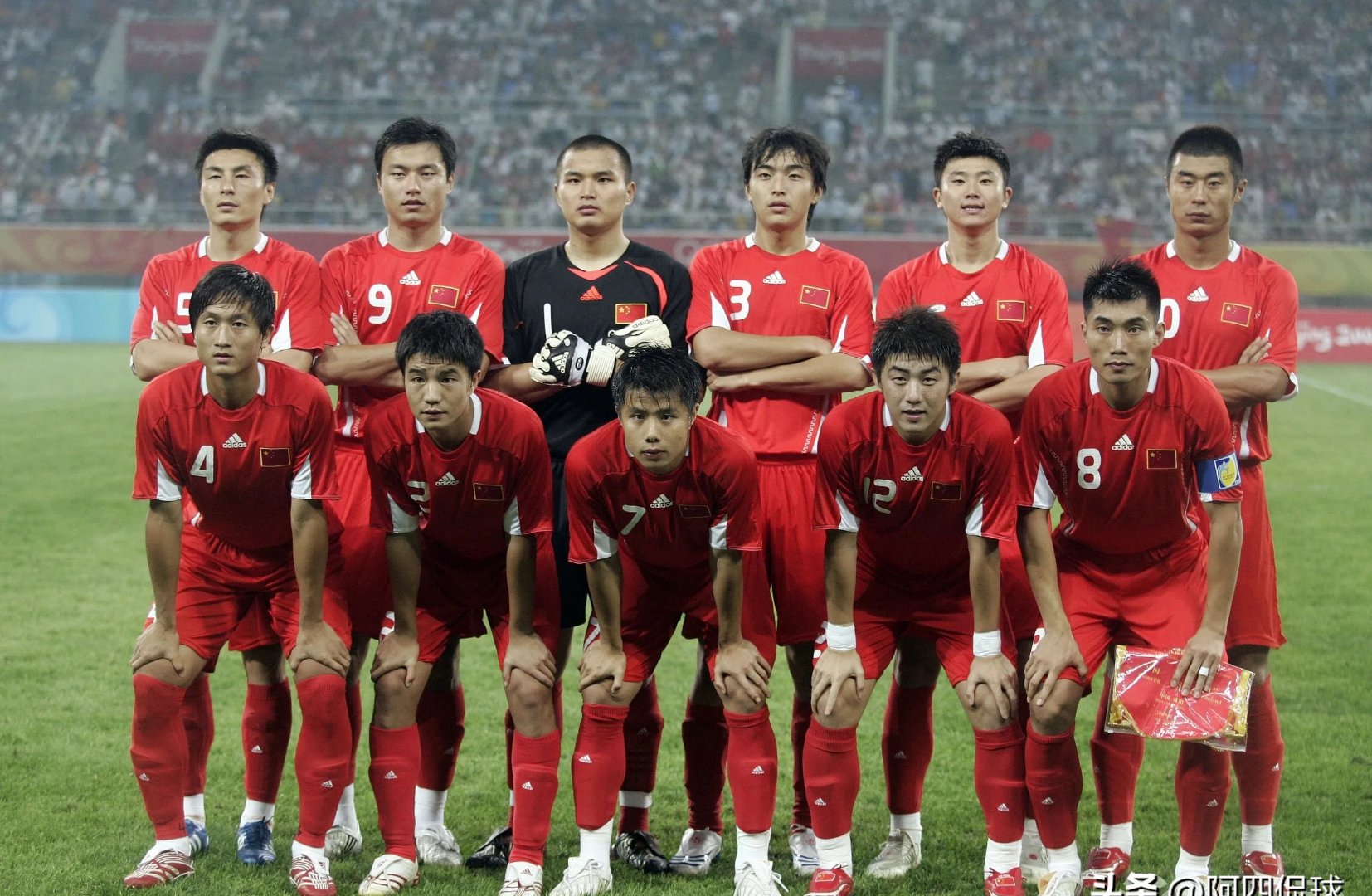 爱游戏下载-国内足球风云再起，各队力争夺冠争夺权