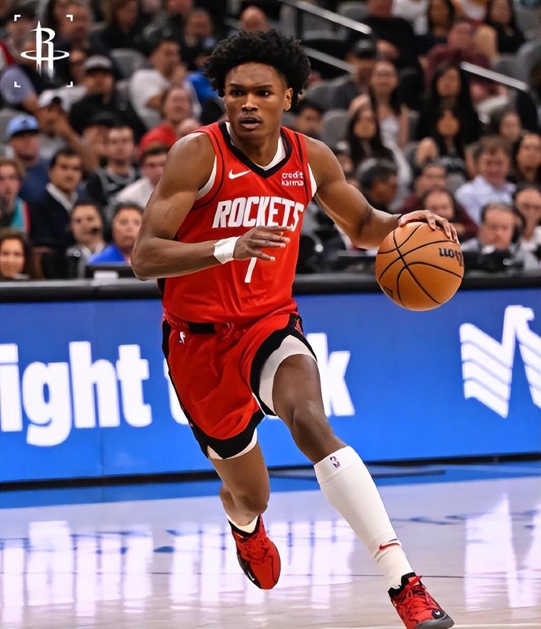 球队频繁变阵,最终奏效成功防守 球队频繁变阵,最终奏效成功防守