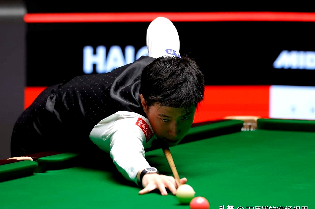 爱游戏电竞-比赛中球员的技术风采令人惊叹