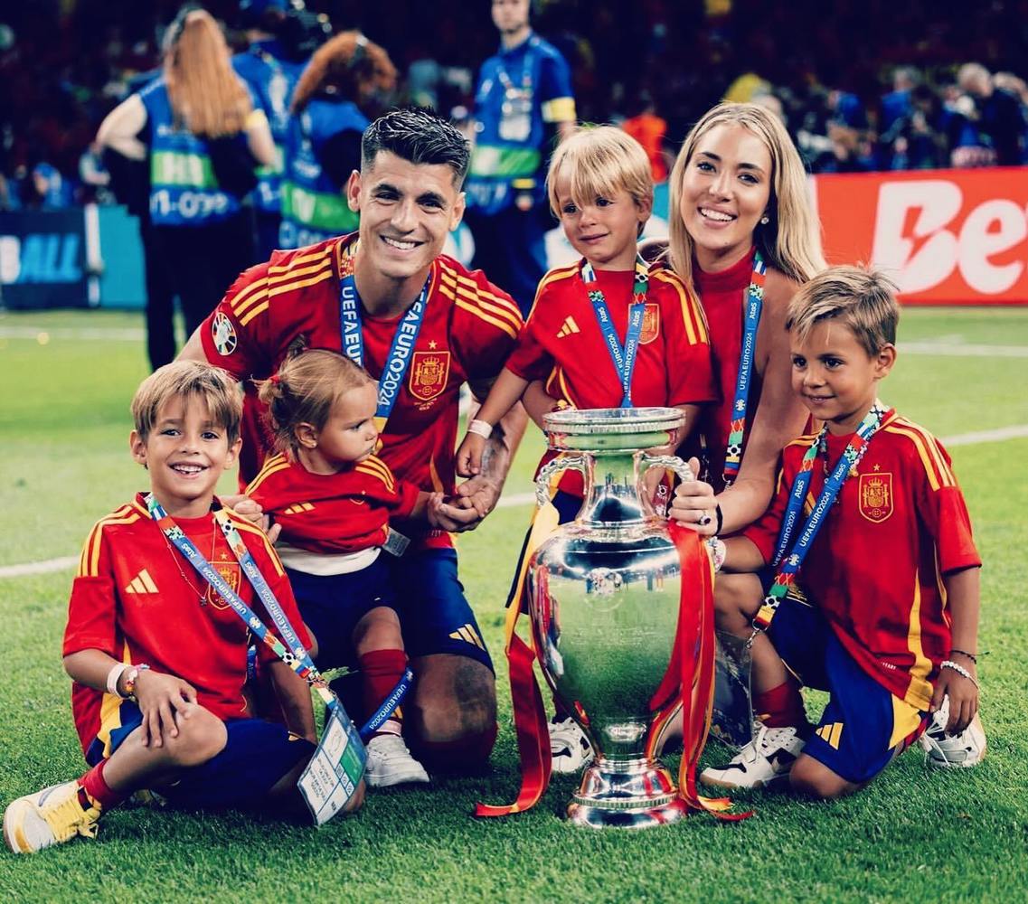 西班牙女子足球队传授训练心得 西班牙女子足球队传授训练心得