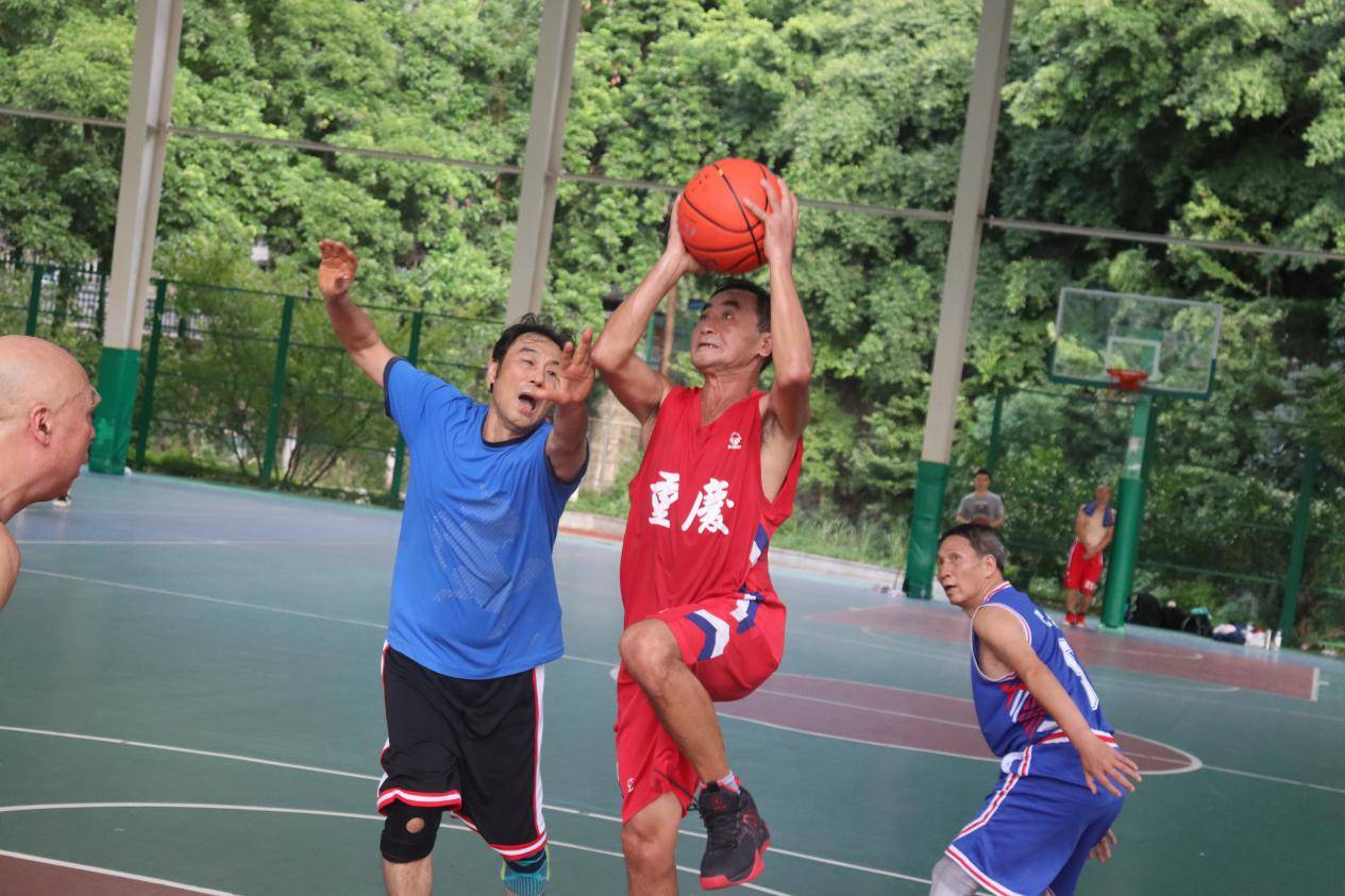 篮球赛中出现了一场惊心动魄的比拼 篮球赛中出现了一场惊心动魄的比拼