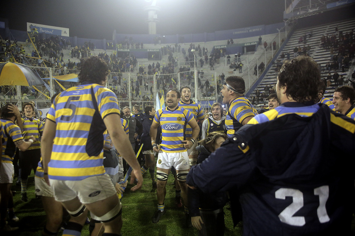 爱游戏链接-经典对决再现球场，球迷热情难减