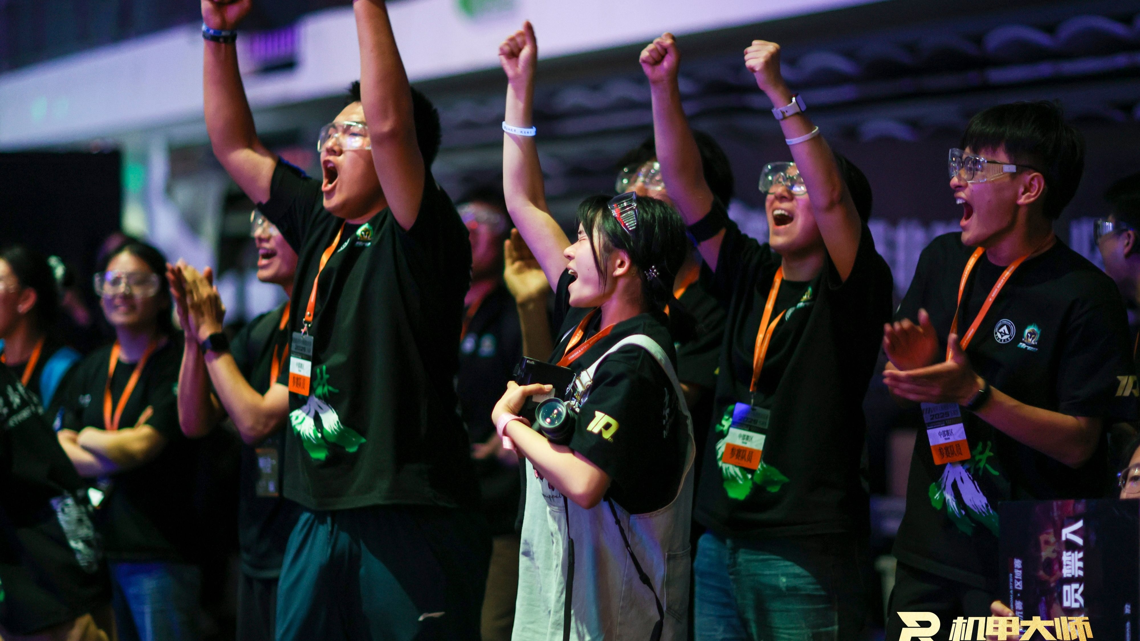 气氛火爆!场上精彩对抗引发热议的简单介绍 气氛火爆!场上精彩对抗引发热议的简单介绍