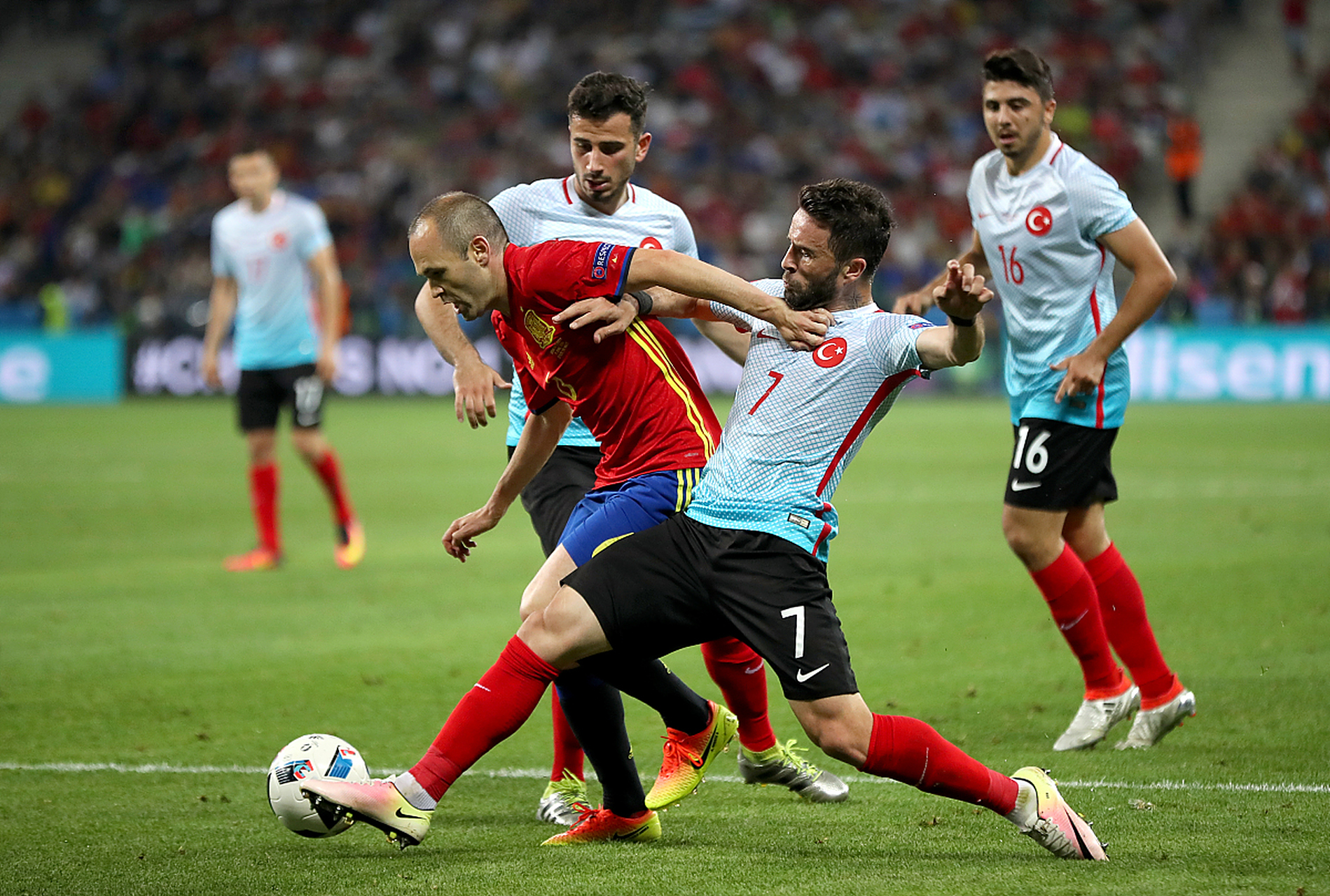 欧预赛:淘汰赛中奇袭层出不穷,实力不容小觑 欧预赛:淘汰赛中奇袭层出不穷,实力不容小觑