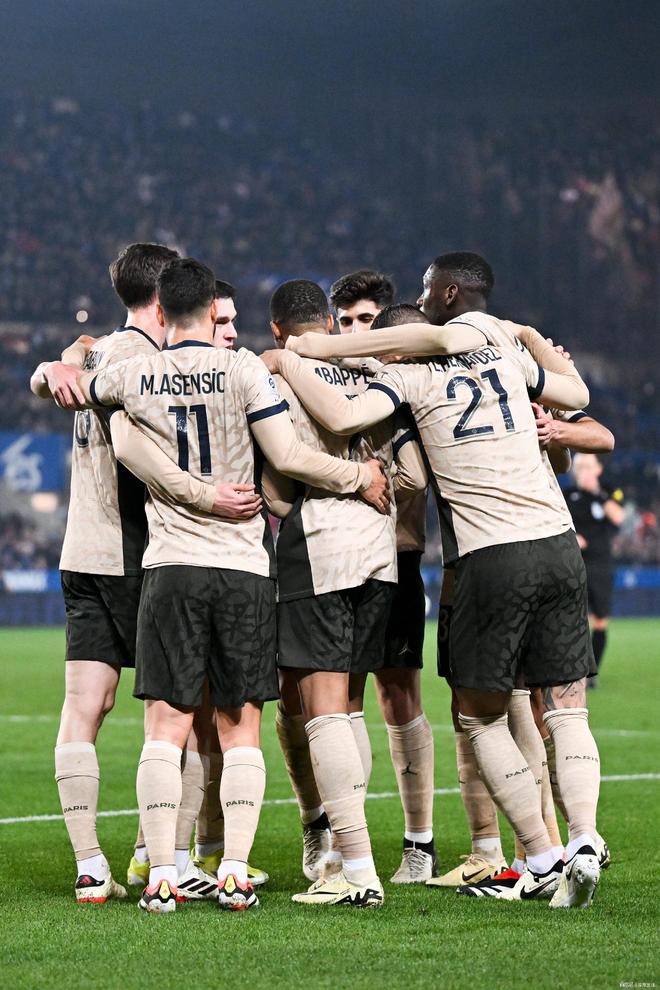 爱游戏在线-阿贾克斯逆袭巴黎圣日耳曼，晋级16强