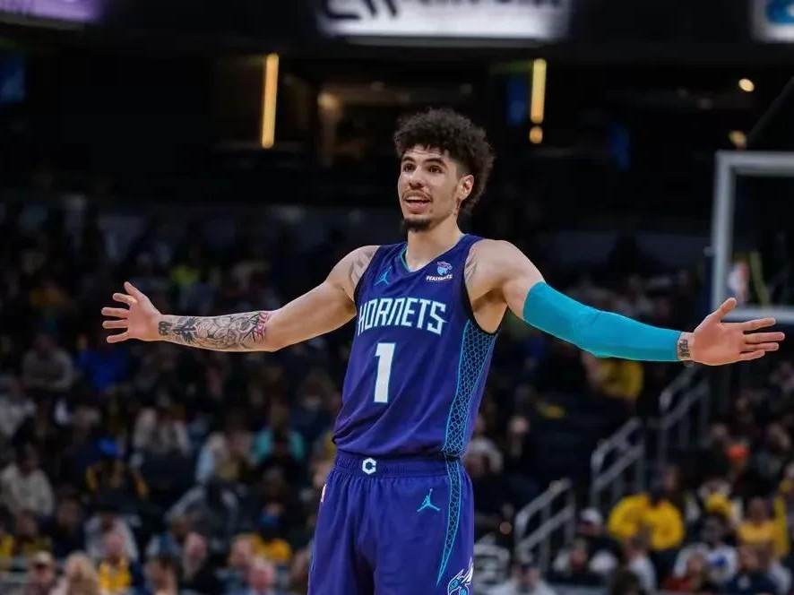 爱游戏中国官网-独行侠客场战胜黄蜂，豪取四连胜