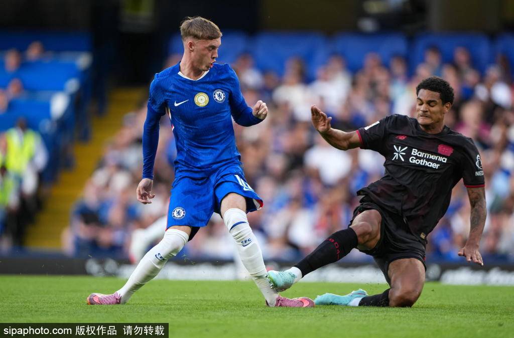 爱游戏教练-布莱顿坚守决胜时刻，球员士气高涨