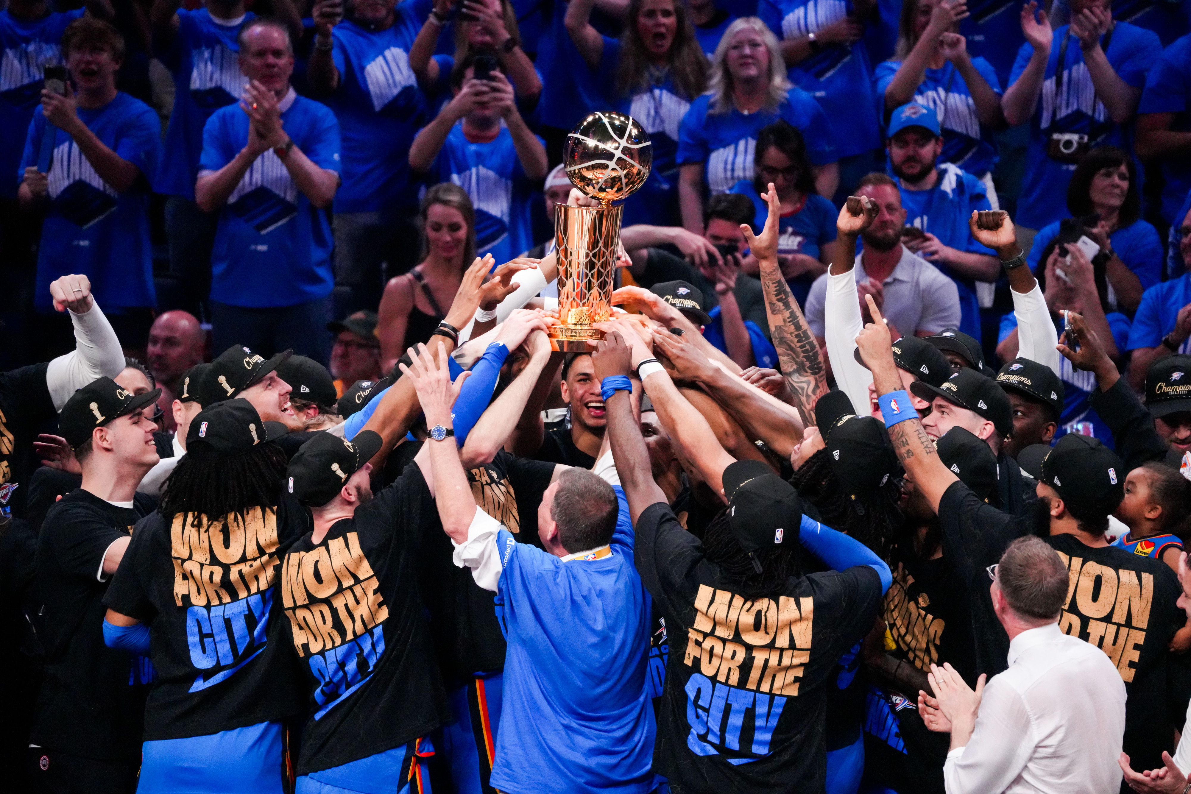 爱游戏官网app-76人再战总决赛，力克篮网夺冠