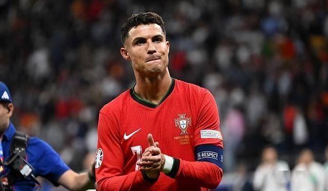 葡萄牙巨星重返球场,成为队伍支柱 葡萄牙巨星重返球场,成为队伍支柱