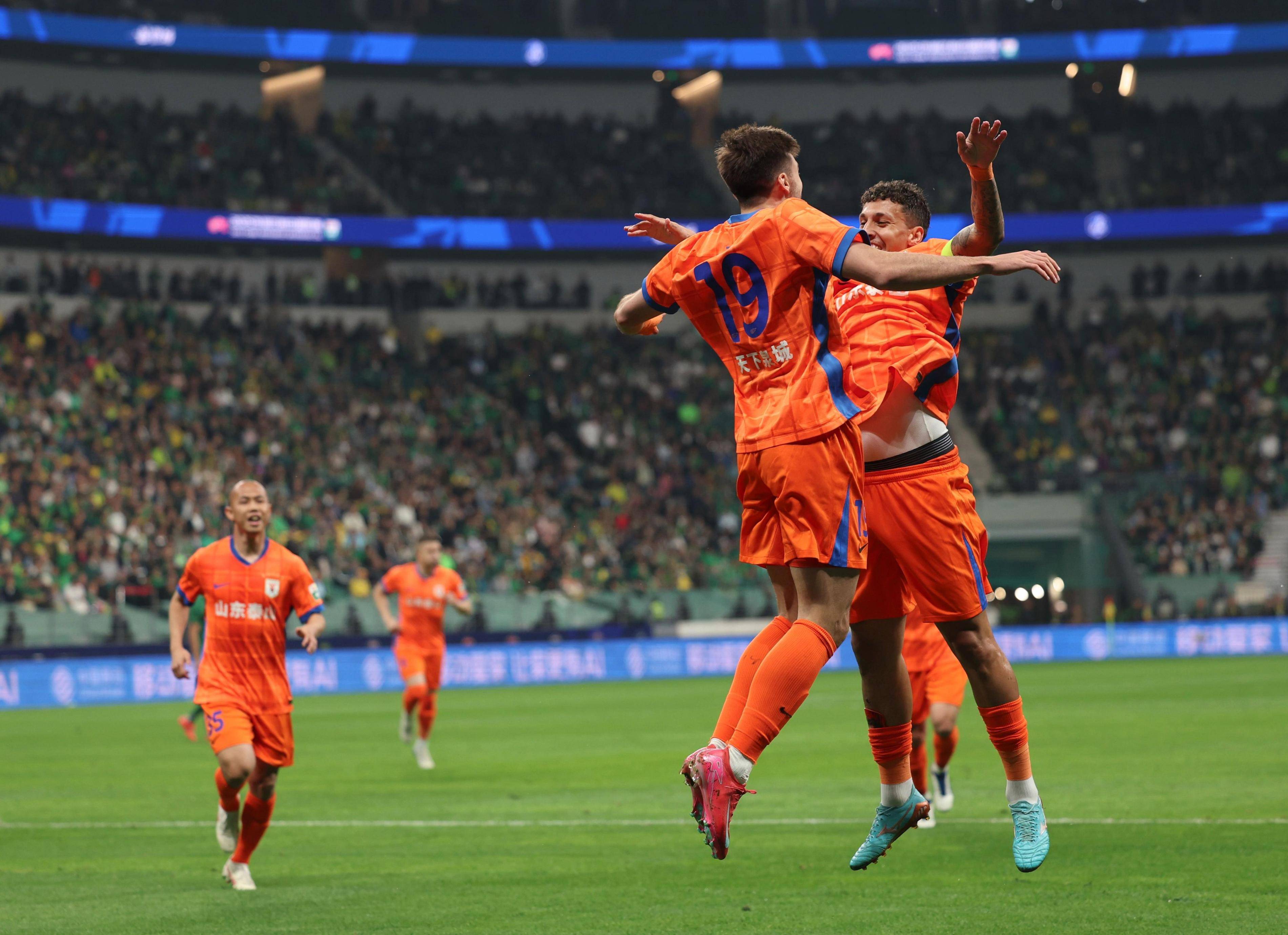 爱游戏活动-中超联赛场上风云突变，球队战绩起起伏伏的简单介绍