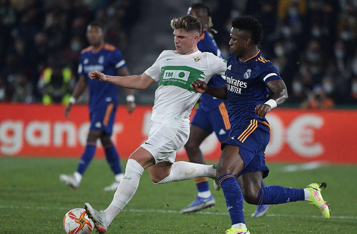 雷恩客场不敌对手,遭遇失利 雷恩客场不敌对手,遭遇失利